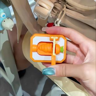 张田中挂件切胡萝卜机挂件创意包包挂饰趣味切切乐钥匙扣解压神器