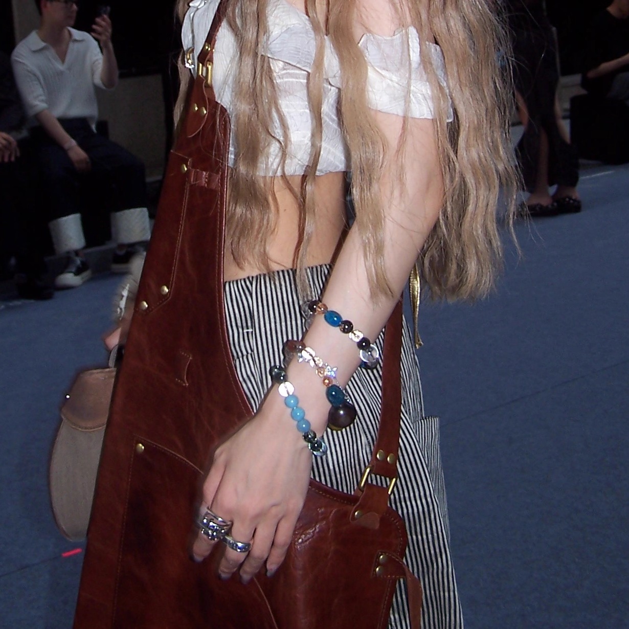 SUSISOMOS黑加仑白阿塞水晶手串