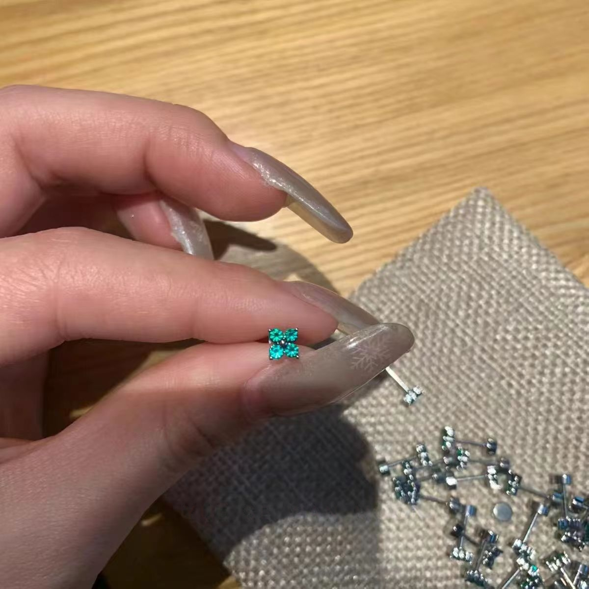 薄荷清茶~mini四叶草耳骨钉钛钢养耳洞耳蜗钉小巧高级感免摘耳钉
