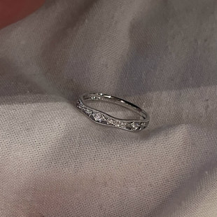 细闪素圈银色戒指女小众设计轻奢高级感食指戒独特冷门不掉色指环
