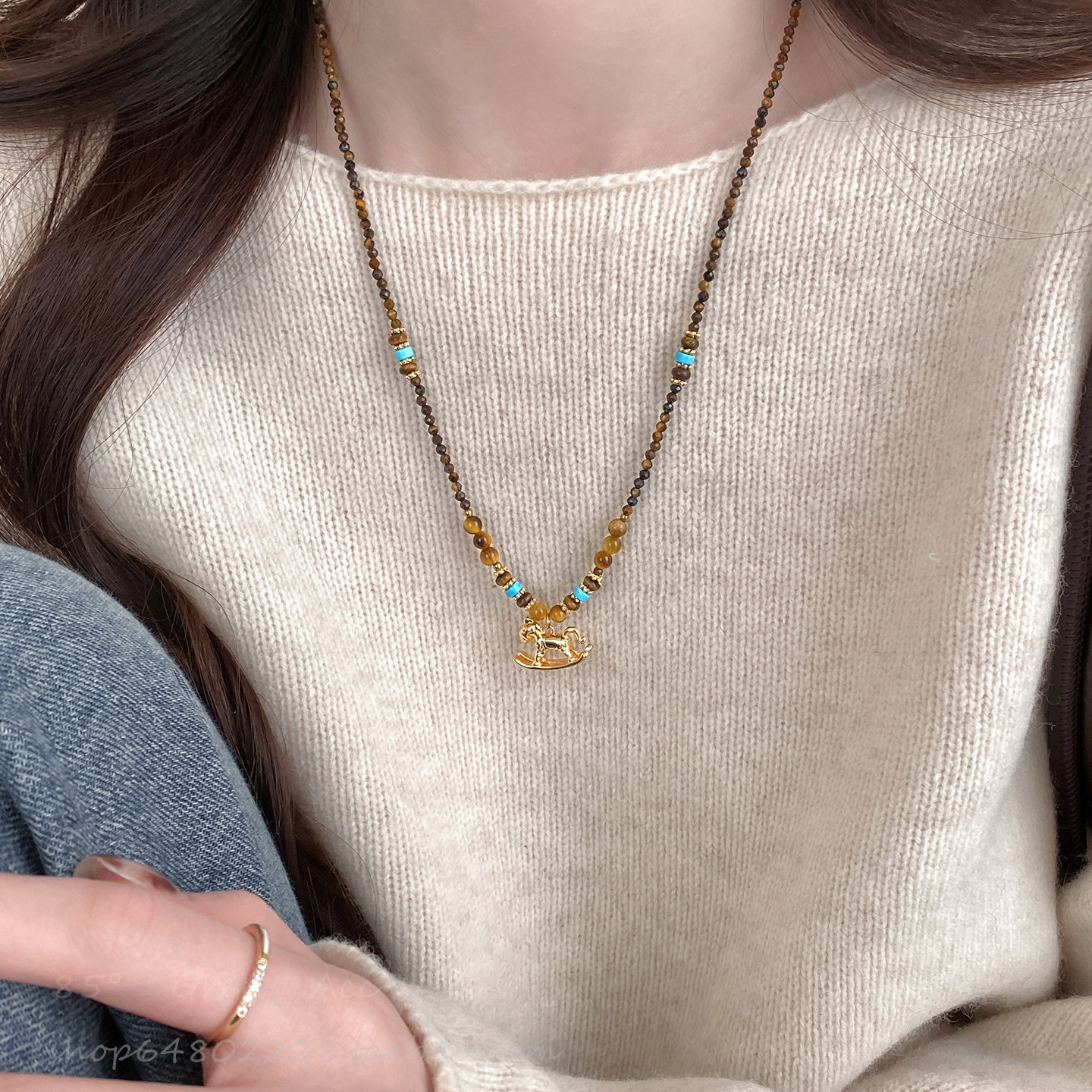 咖色串珠美拉德小马项链女2025新款轻奢高级锁骨链小众复古毛衣链,饰品/流行首饰/时尚饰品新,项链,淘宝优惠券,粉丝福利购,淘宝优惠卷