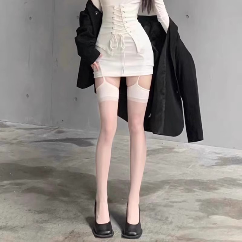 白色一体吊带丝袜女性感纯欲风