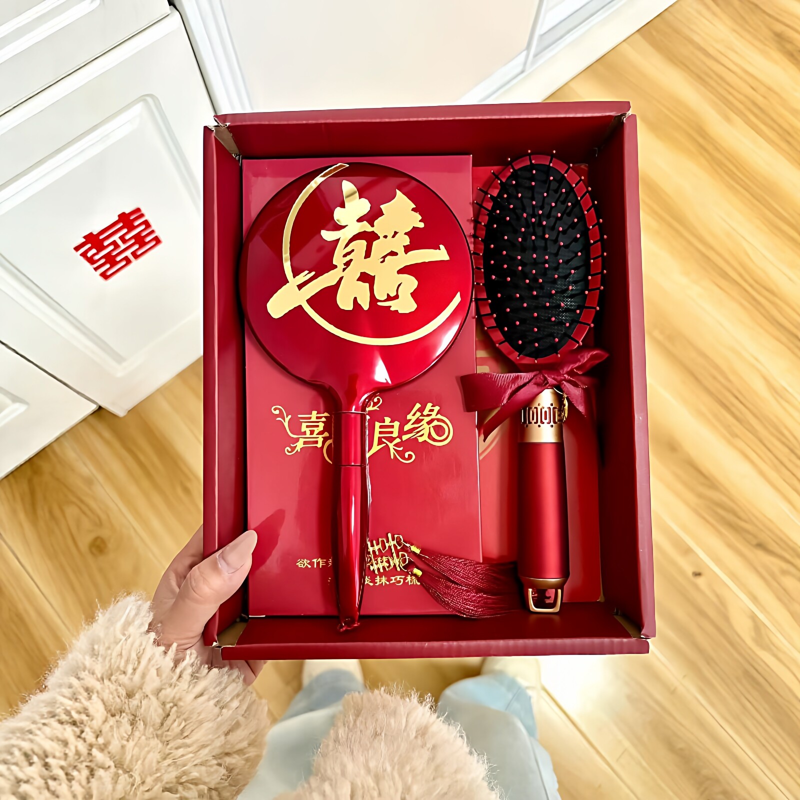 新婚女方陪嫁喜梳镜子礼盒套装