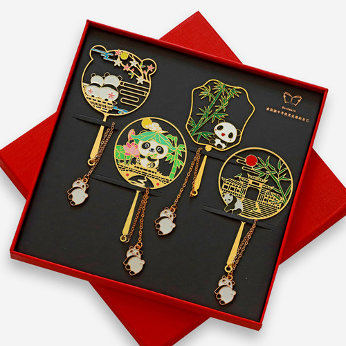 故宫文创国宝熊猫镂空书签已墨