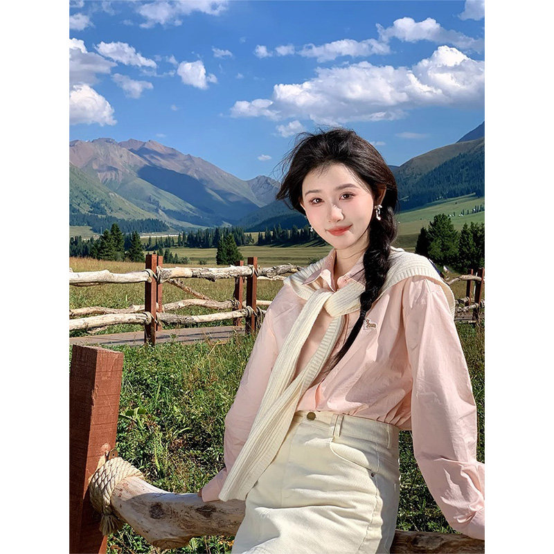 早秋一套穿搭韩系慵懒风polo领长袖粉色衬衫女秋外搭披肩两件套