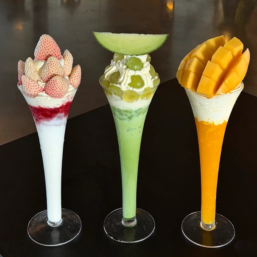 酒吧餐厅拍照出片玻璃芭菲杯