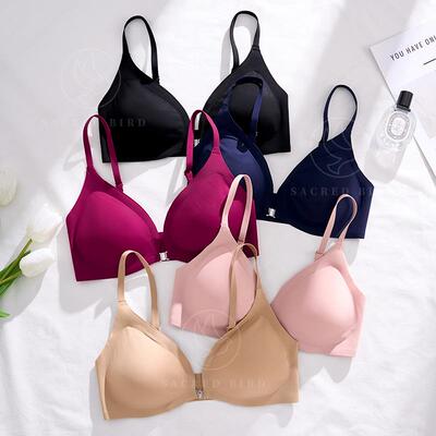 Women's bra without a steel ring, with a bra pad and a non