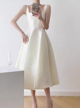 Light wedding dress with satin for hosting parties,