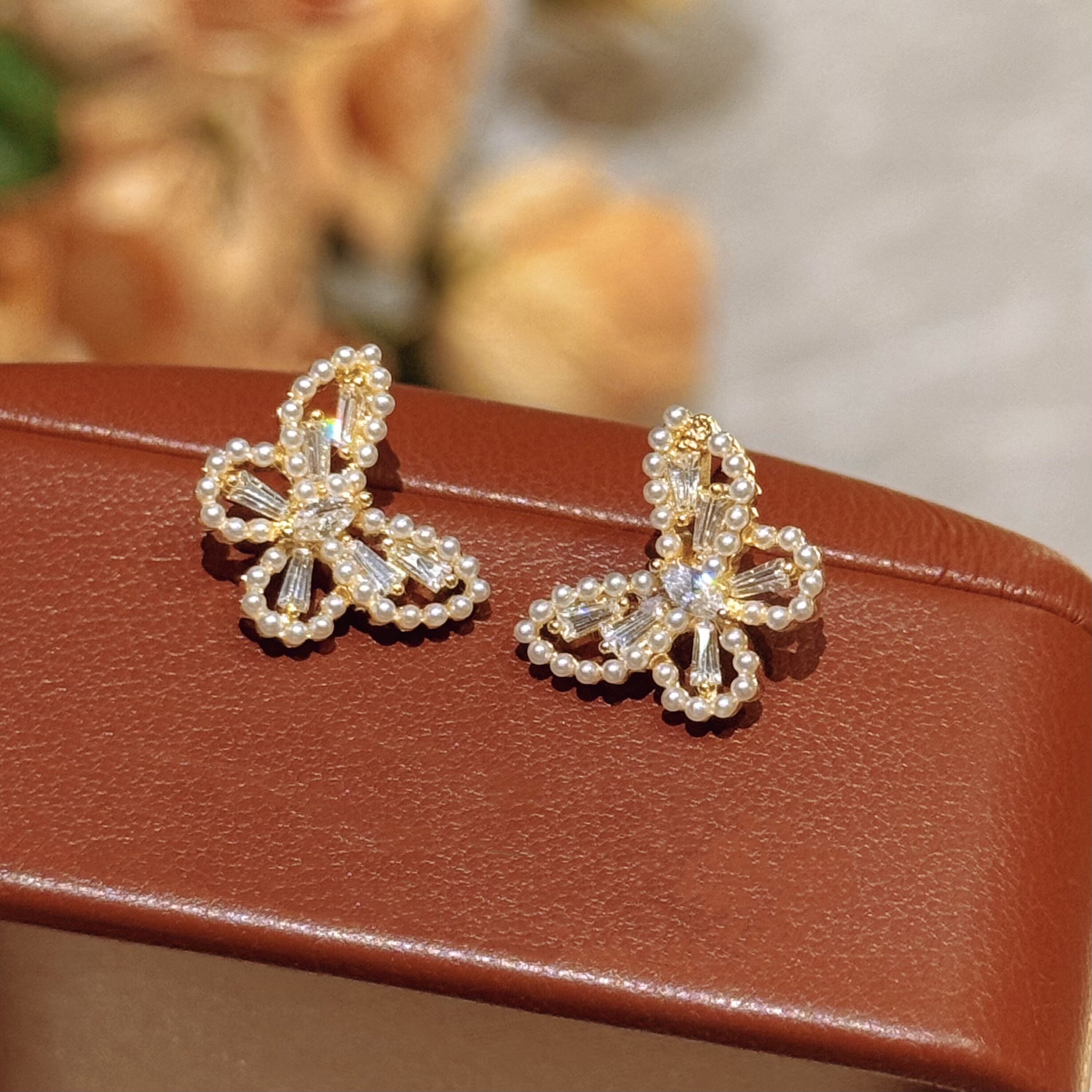 杨杨babytime 谬千金 镂空超闪方钻小米珍珠蝴蝶耳钉银针精致温柔,饰品/流行首饰/时尚饰品新,耳钉,淘宝优惠券,粉丝福利购,淘宝优惠卷