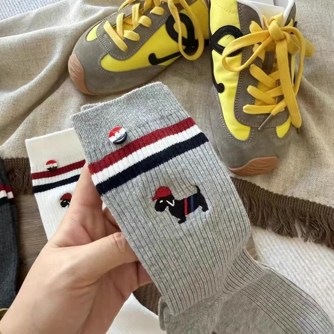 【Puffshop】原创25FW双杆条纹刺绣小帽狗趣味中筒袜纯棉卡通女