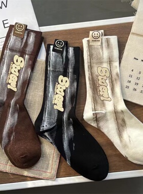 拿捏酷盖！涂鸦刷漆字母袜秋冬新款潮流穿搭小众纯棉袜男女