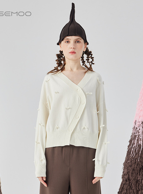 容子木ROSEMOO24年冬季新款柔软小蝴蝶结斜门襟开衫RCL4NP143A