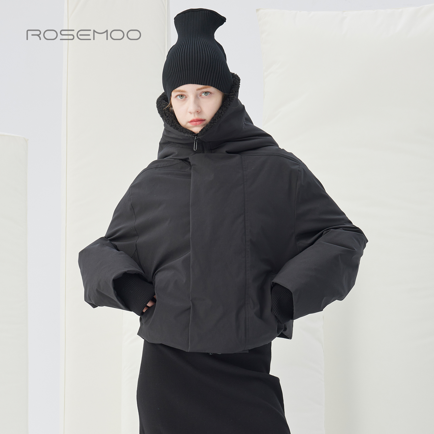 容子木ROSEMOO25冬商场同款挺阔质感拼接毛领羽绒服RSS4YW305C