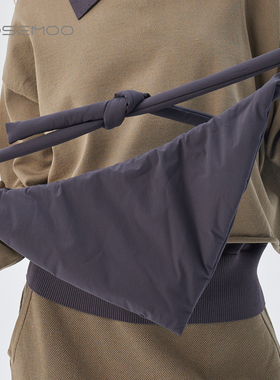 容子木ROSEMOO25秋【商场同款】挺阔质感三角斜挎包RSS3BP502B