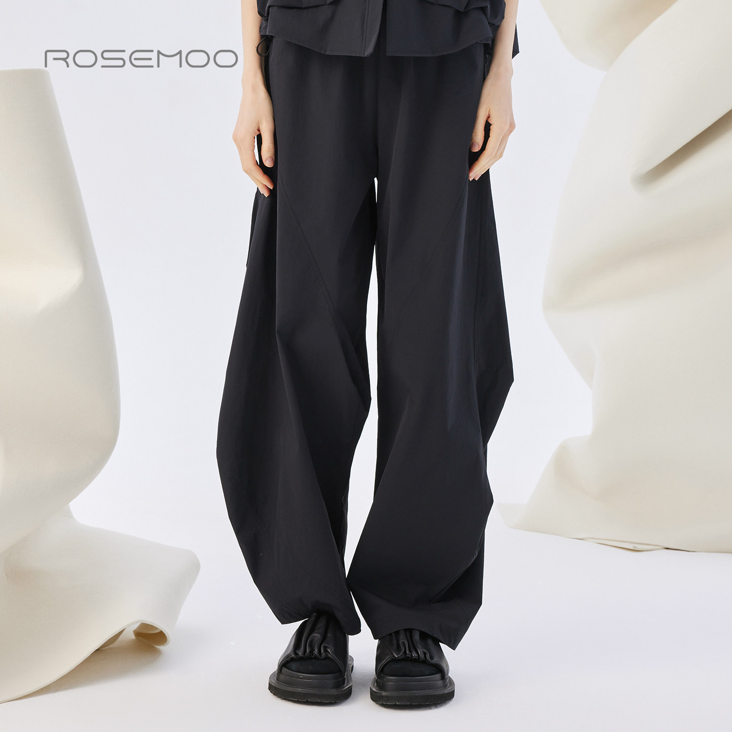 容子木ROSEMOO商场同款清爽轻薄防风衣面料设计感长裤RWM1KP011T