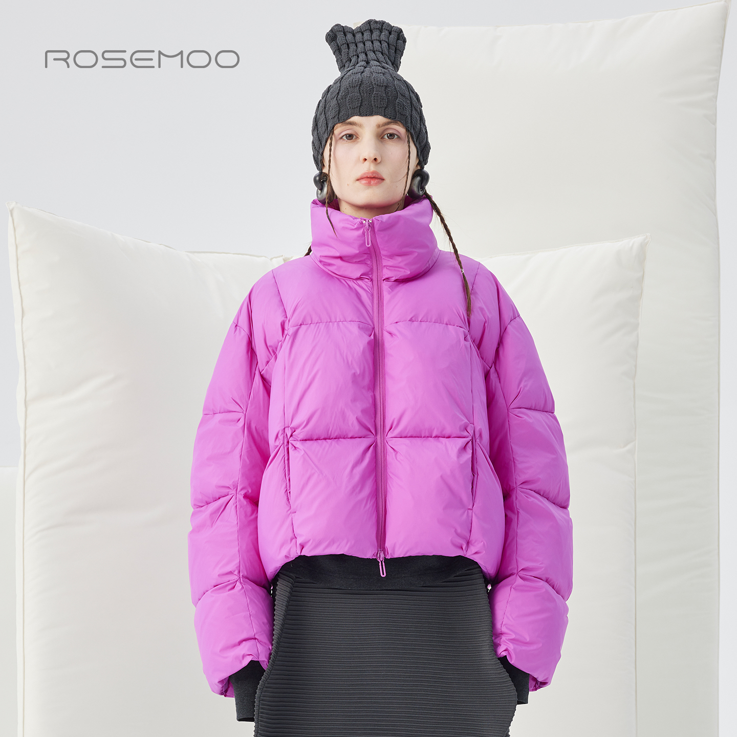 容子木ROSEMOO25冬商场同款光泽感细腻捏褶短款羽绒服RSS4YP112A