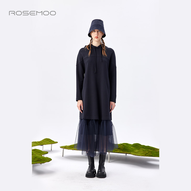 微弹针织拼接肌理款连帽连衣裙