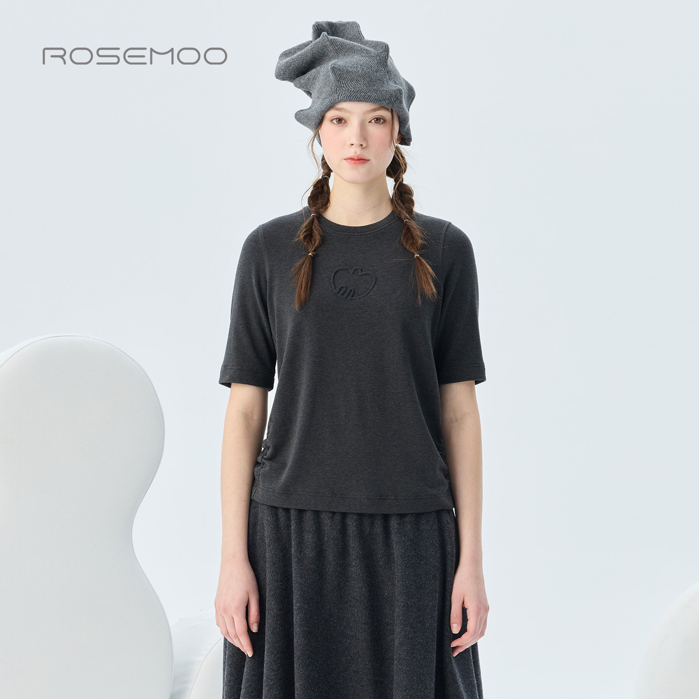 ROSEMOO/容子木2026冬【商场同款】侧腰抽褶柔软T恤RWM4TC133A
