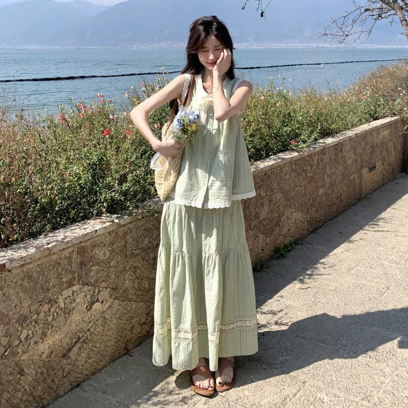 BLLOUKE浅绿色条纹蕾丝花时尚套装