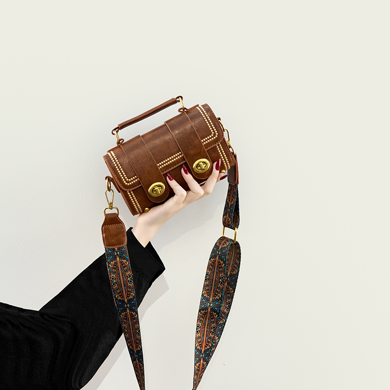 【品牌直营】复古宽肩带波士顿包