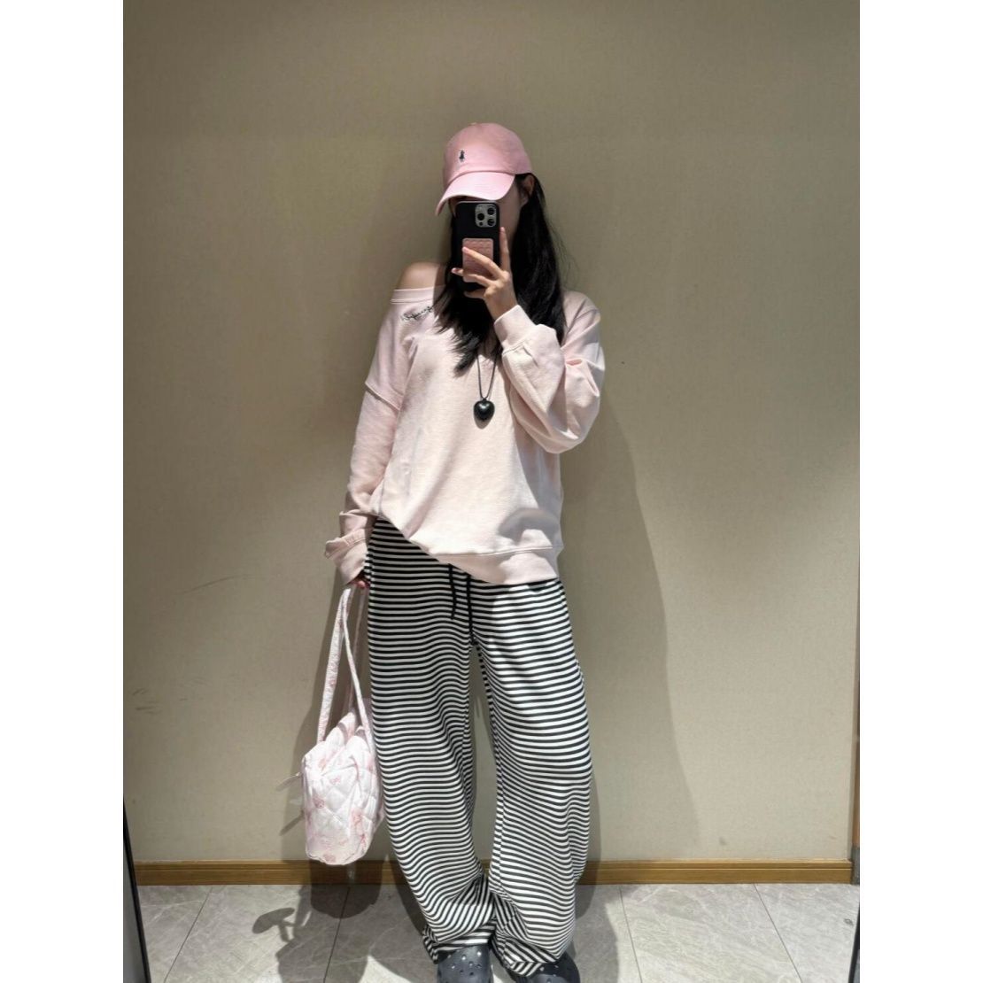 韩系休闲慵懒少女感粉色斜肩长袖卫衣女春秋气质百搭宽松显瘦上衣