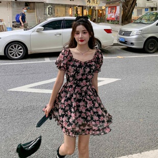法式复古纯欲甜辣风初恋茶歇碎花连衣裙子女收腰气质小个子短裙夏