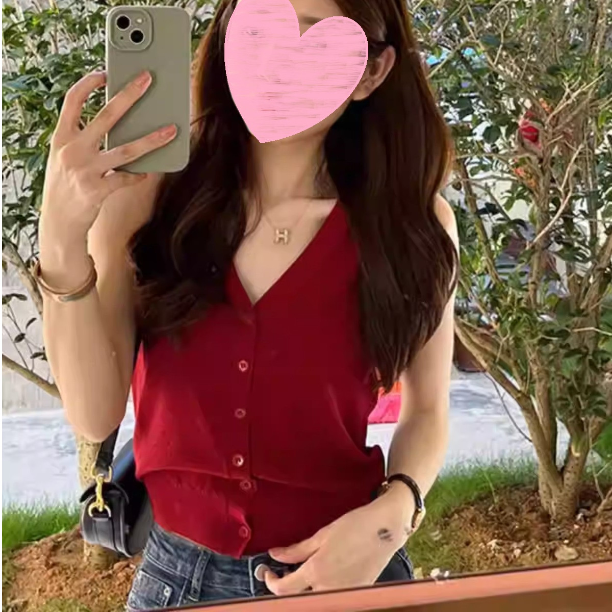 红色V领针织马甲背心女夏季外穿设计感小众修身辣妹短款上衣