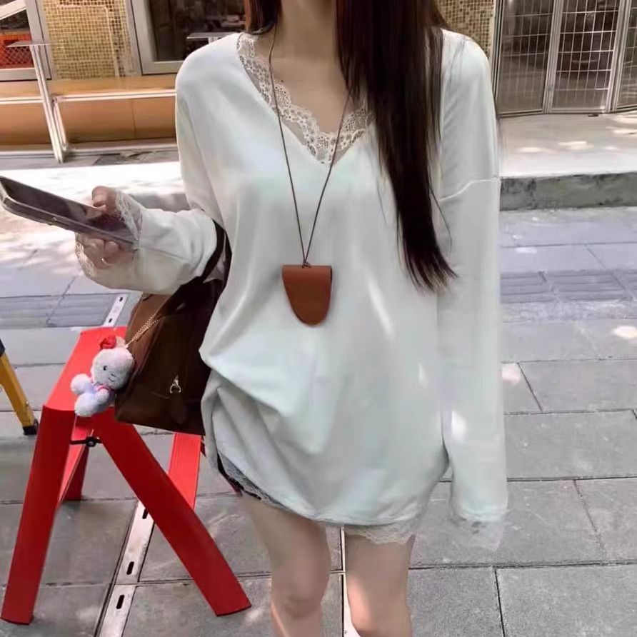 白色磨毛长袖t恤女春秋新款宽松V领拼接蕾丝花边内搭打底衫上衣
