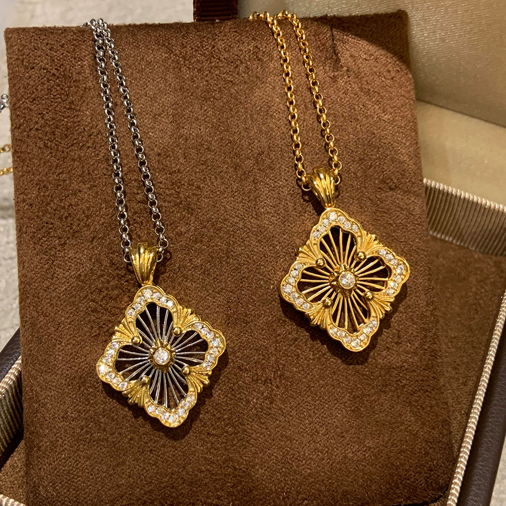 布吉拉提歌剧院opera意大利镂空四叶草项链镀18K镶钻复古锁骨链