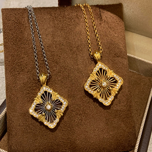 布吉拉提歌剧院opera意大利镂空四叶草项链镀18K镶钻复古锁骨链