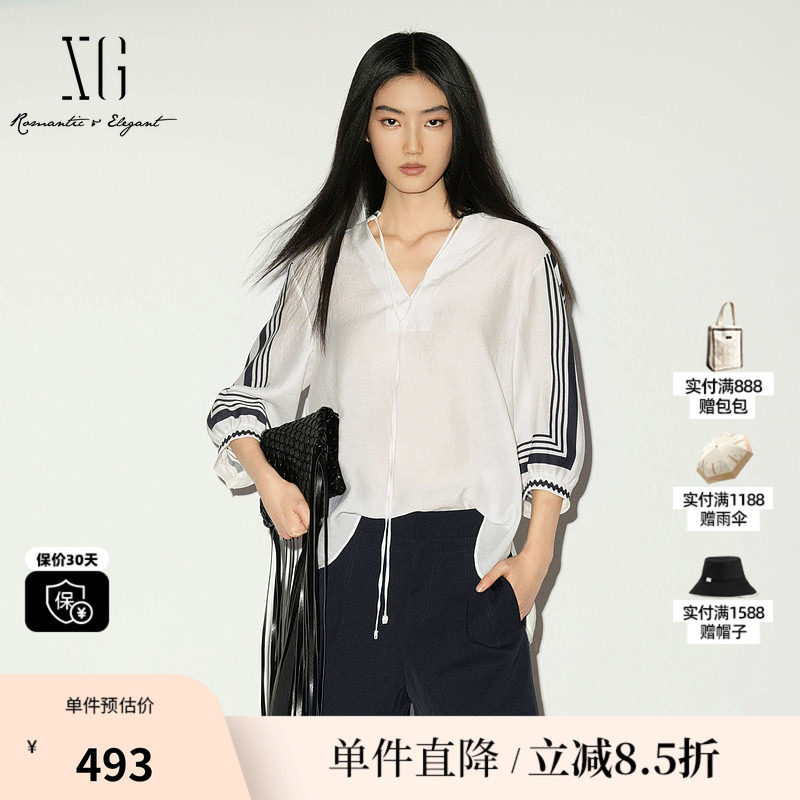 XG/雪歌XL221039B351白色莱赛尔V领中袖衬衫镂空绑带印花上衣女装