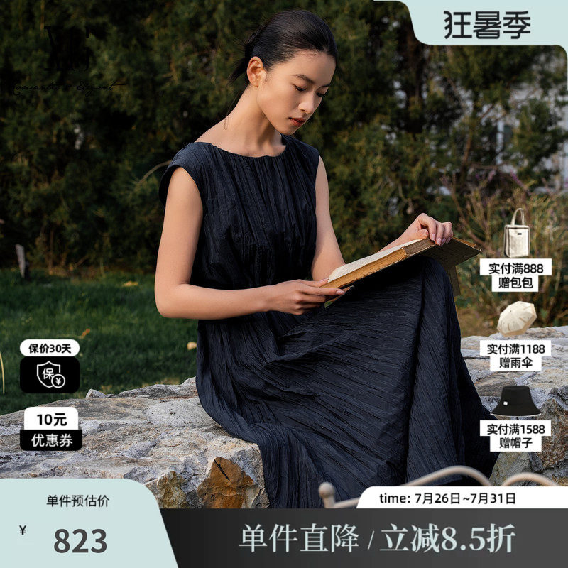 XG/雪歌XL204037A628藏青色圆领无袖连衣裙肌理配腰带A字中长裙女