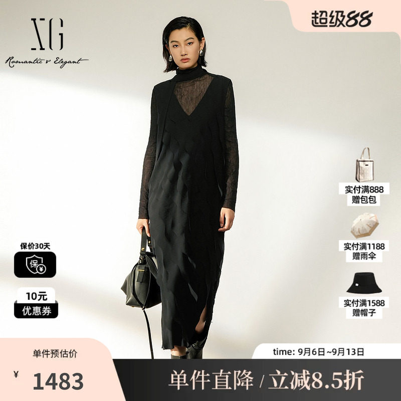 XG/雪歌 XL404007A290黑色网纱压褶高领T恤V领直筒连衣裙两件套女