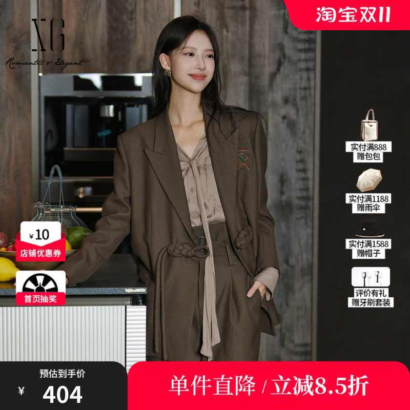 XG/雪歌XJ407029A343 军绿色国风盘扣休闲西装羊毛混纺中长外套女