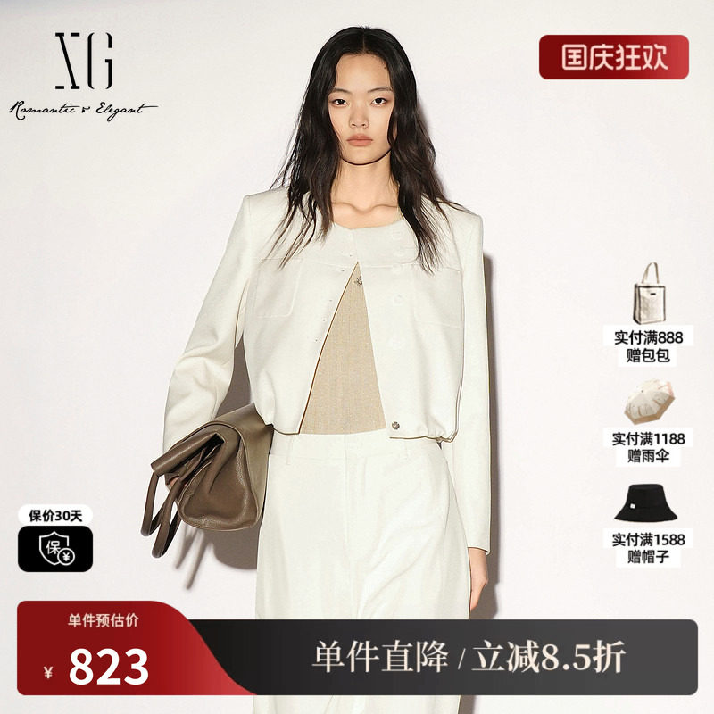 XG/雪歌 XL307006A451白色圆领正肩直筒短款西装外套通勤简约女装