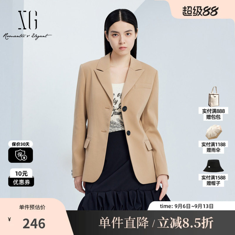 XG雪歌XJ307022A463卡其色两粒扣西装时尚秋季新款长袖翻领外套女