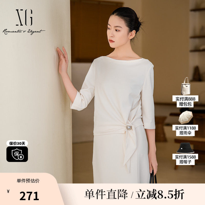 XG/雪歌XL121005A591 白色圆领中袖衬衫直筒绑带配胸针短款上衣女