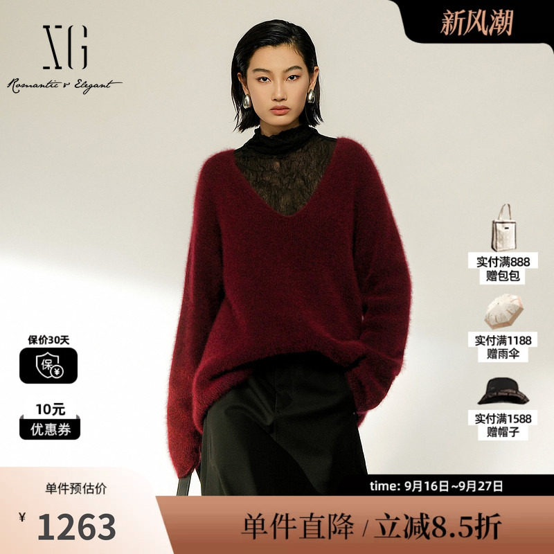 XG/雪歌XL411044A415酒红色绒感V领针织衫宽松慵懒休闲简约毛衣女
