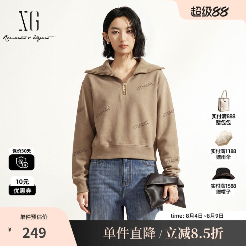 XG/雪歌 XK301684A809咖色字母印花针织翻领拼接长袖短款卫衣女装