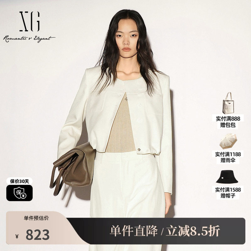 XG/雪歌 XL307006A451白色圆领正肩直筒短款西装外套通勤简约女装