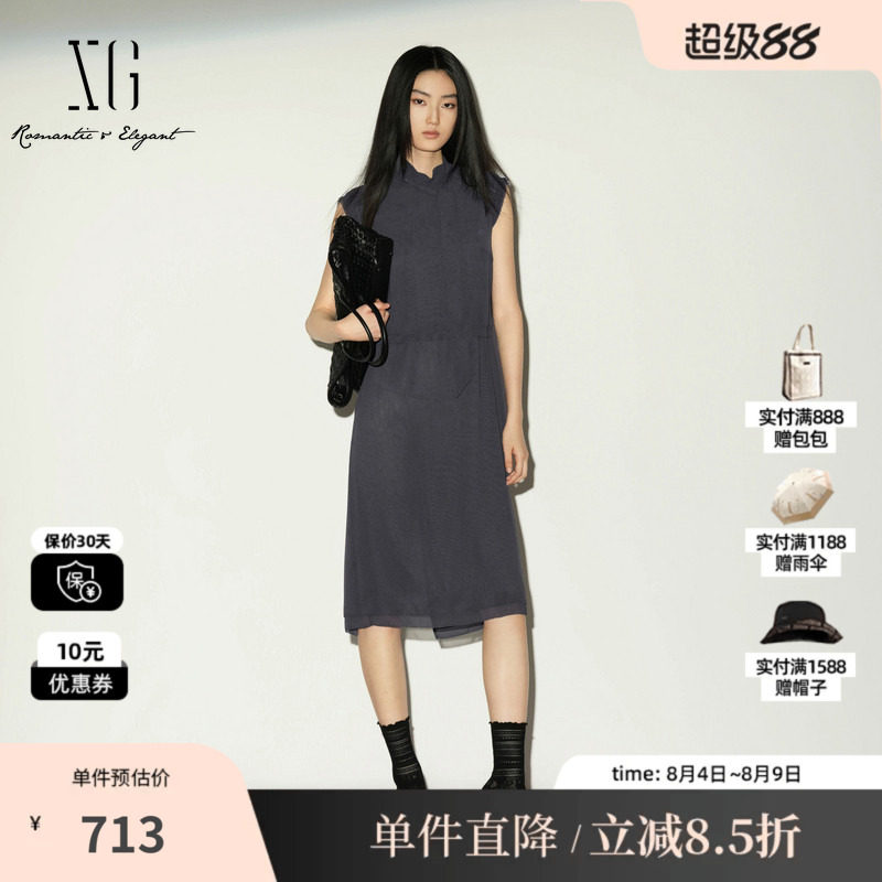 XG/雪歌 XL204038A484灰色半高立领无袖连衣裙飘带直筒开叉中裙女