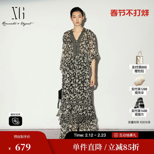 XG/雪歌XL104009B394花版高腰连衣裙碎花V领灯笼袖中袖长伞裙女装