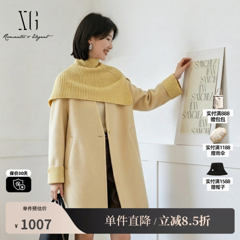 XG/雪歌 XK410796A830黄色羊毛混纺拼接无领毛呢大衣围脖两件套女