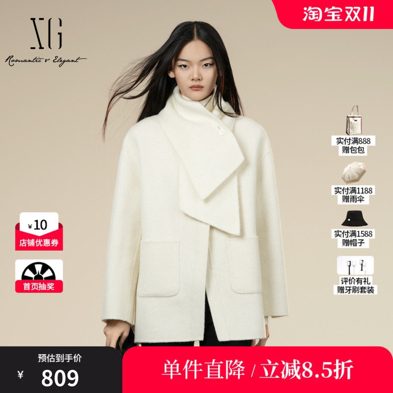XG/雪歌XK410033A791 米白长袖配围巾毛呢外套羊毛混纺圆领大衣女