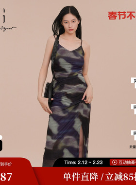 XG雪歌XK104016B596拼色设计连衣裙2025春季新款印花吊带中长裙女