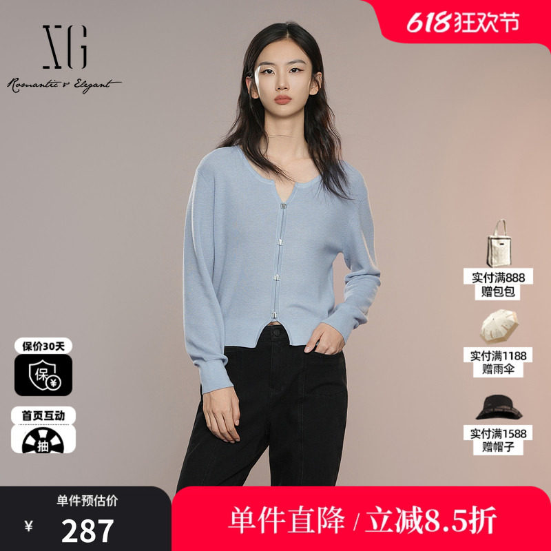XG/雪歌XK311026A620 浅蓝色羊毛混纺圆领长袖针织衫直筒开衫女装