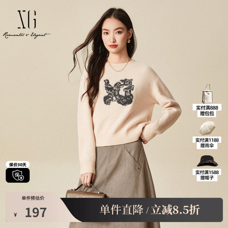 XG雪歌XJ411061A408长袖浅粉色毛衣时尚冬季新款绣花绵羊毛毛衫女