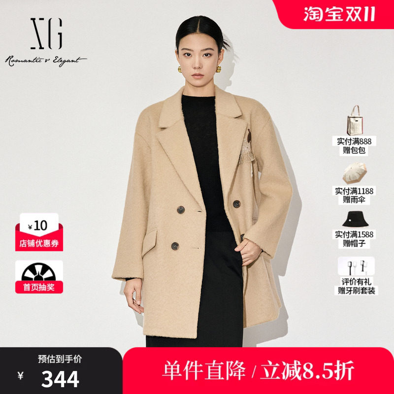 XG/雪歌XJ410049A373 卡其一手长毛呢外套翻领直筒羊毛混纺大衣女
