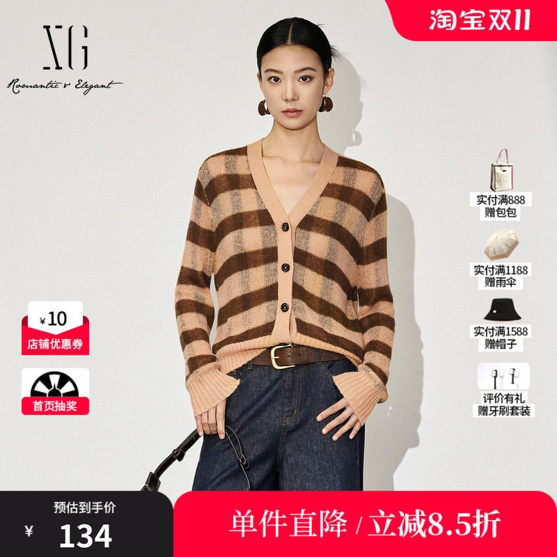 XG/雪歌XJ411053B172 深咖格纹长袖毛针织衫宽松直筒毛衣开衫女装