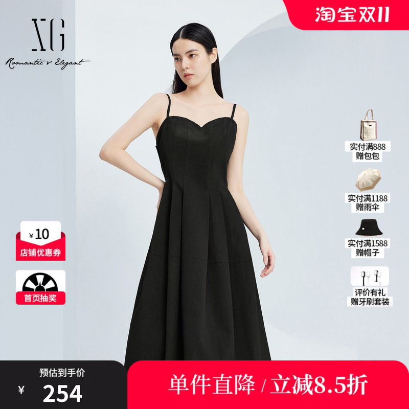 XG雪歌XJ304022A490无袖吊带连衣裙时尚秋季新款黑色百褶中长裙女